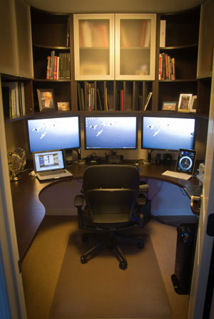 Home-Office-in-a-Closet.jpg